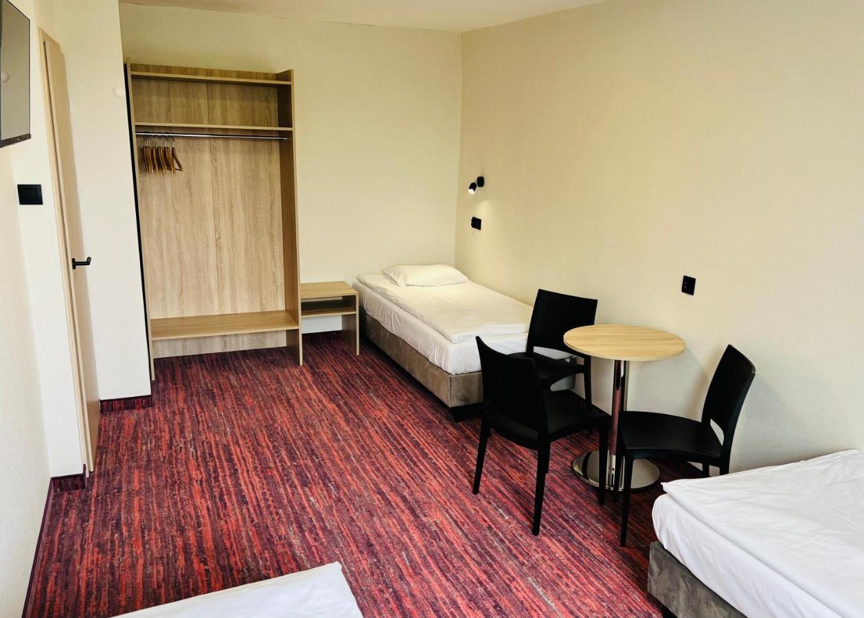Hotel Rok クラクフ エクステリア 写真